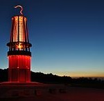 Für die halde Rheinpreußen entwarf Otto Piene das "Geleucht", eine riesige Grubenlampe.