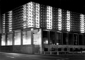 Pienes "Silberne Frequenz" bei Nacht am alten Standort.Foto: LWL-Museum für Kunst und Kultur. 