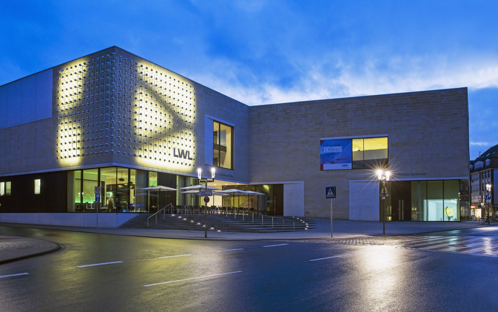 Otto Pienes Kunst, hier die Lichtkugeln, konzentrierte sich auf den Außenbereich. Foto: LWL/Neander